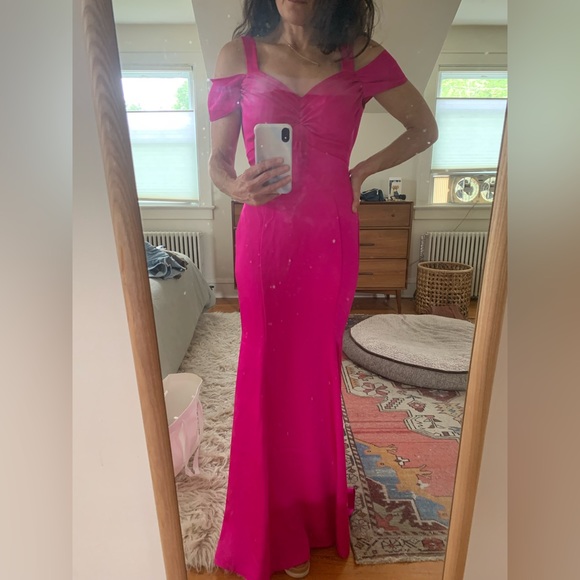 Brand new, never worn fuschia gown, size 0 - Picture 4 of 11